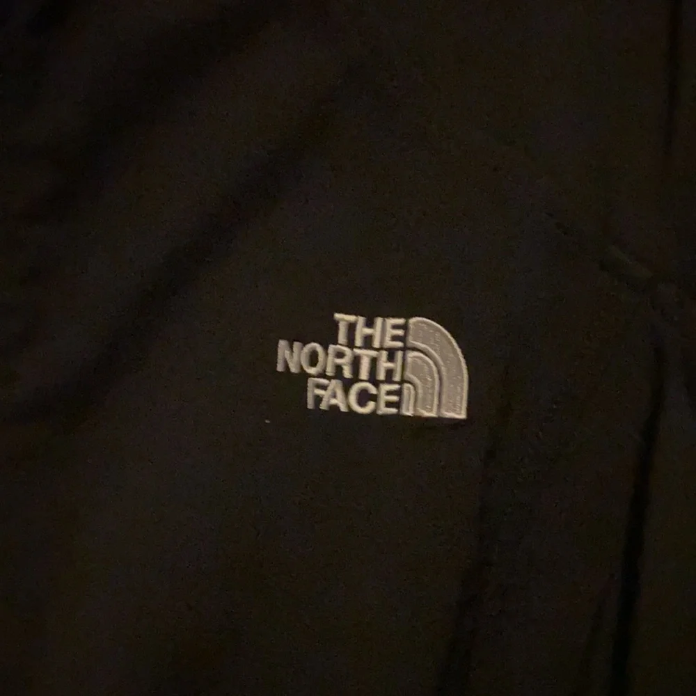 North face rain repellent jacket. - Picture 2 of 6